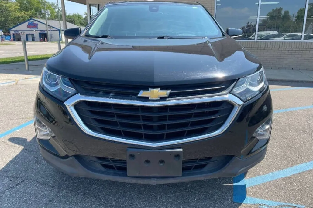 2020 Chevrolet Equinox LT photo 1