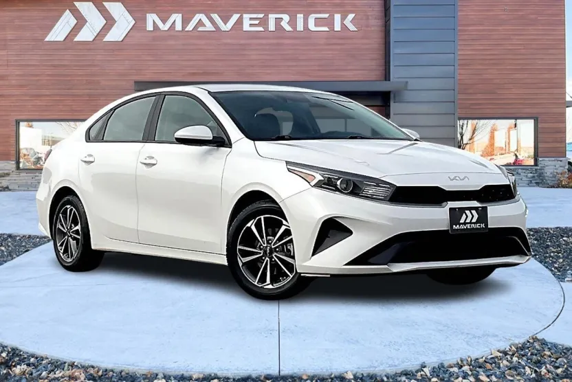 2023 Kia Forte LXS photo 1
