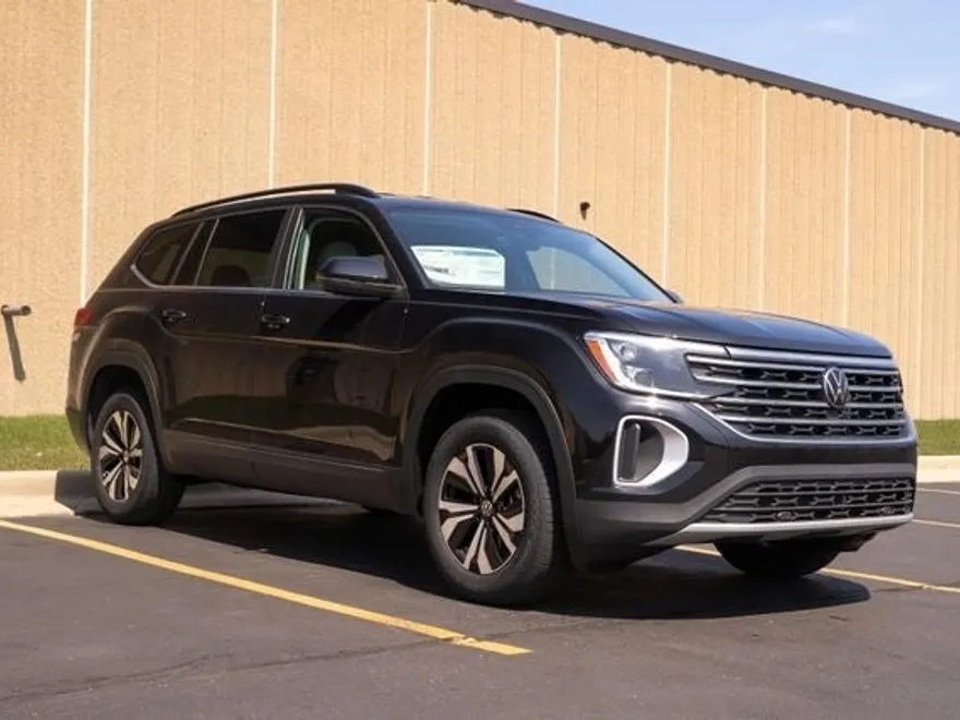 2025 Volkswagen Atlas SE photo 1