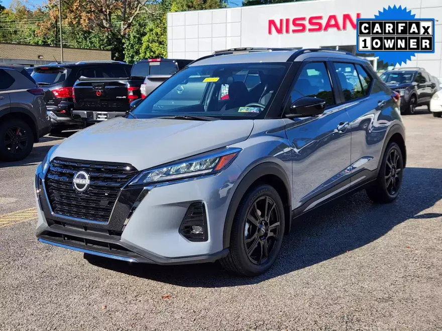 2024 Nissan Kicks SR photo 1