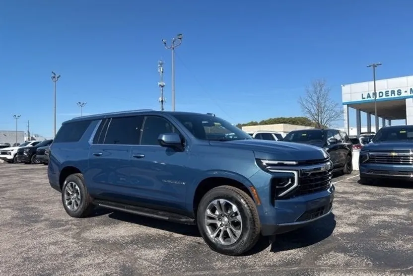2025 Chevrolet Suburban LS photo 1