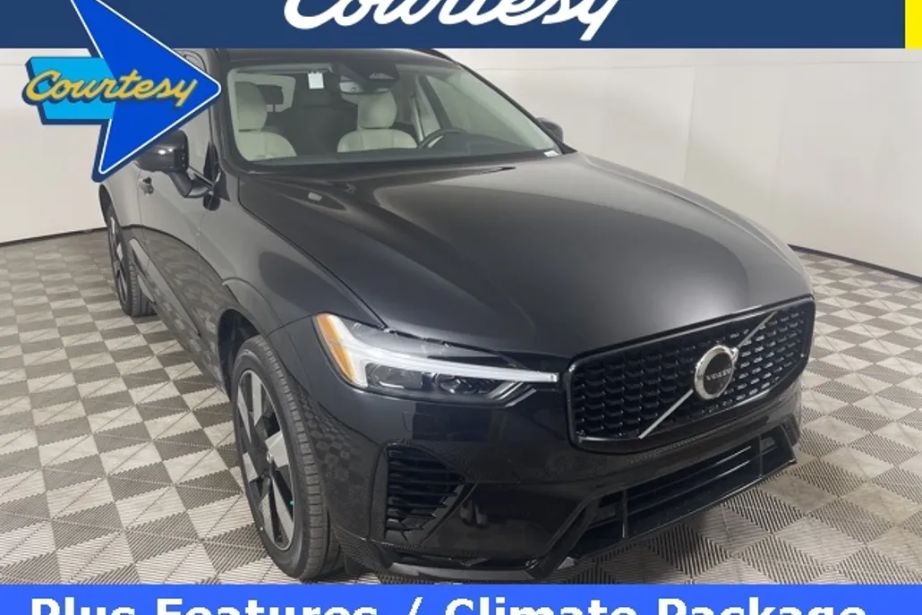 2025 Volvo XC60 T8 Plus photo 1