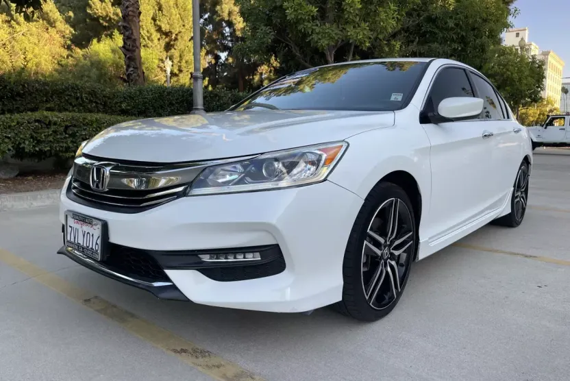 2017 Honda Accord Sport photo 1