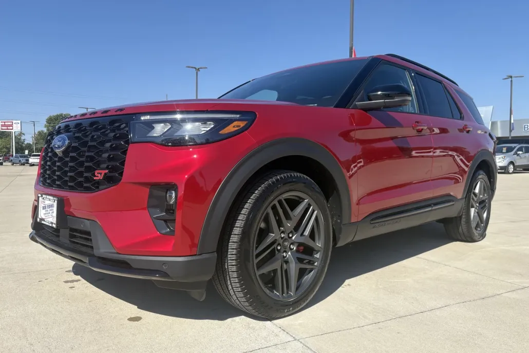 2025 Ford Explorer ST photo 1