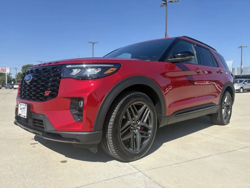 2025 Ford Explorer ST photo 1