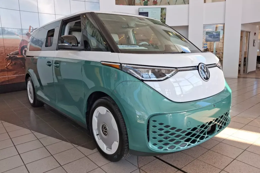 2025 Volkswagen ID. Buzz photo 1