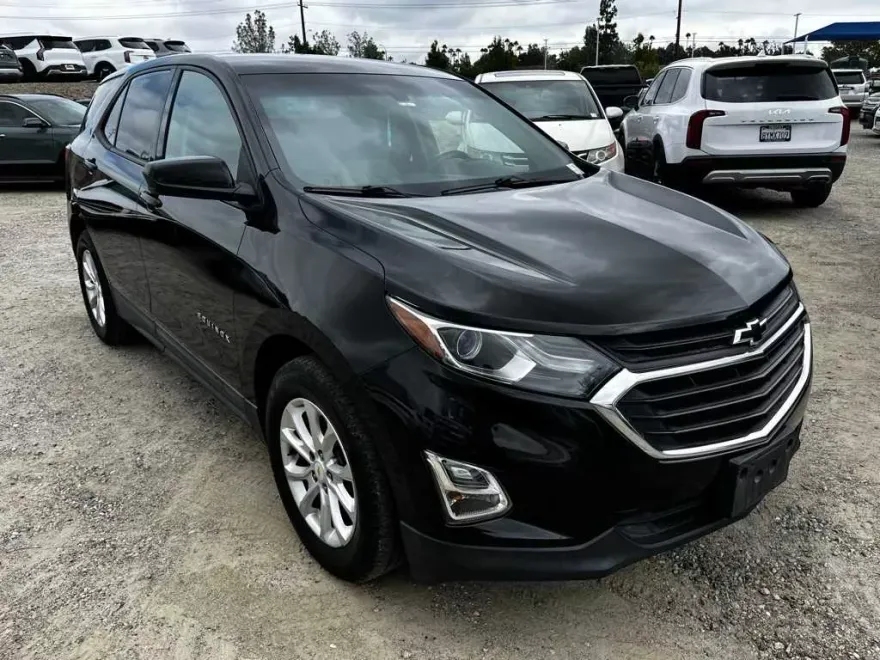 2018 Chevrolet Equinox LS photo 1