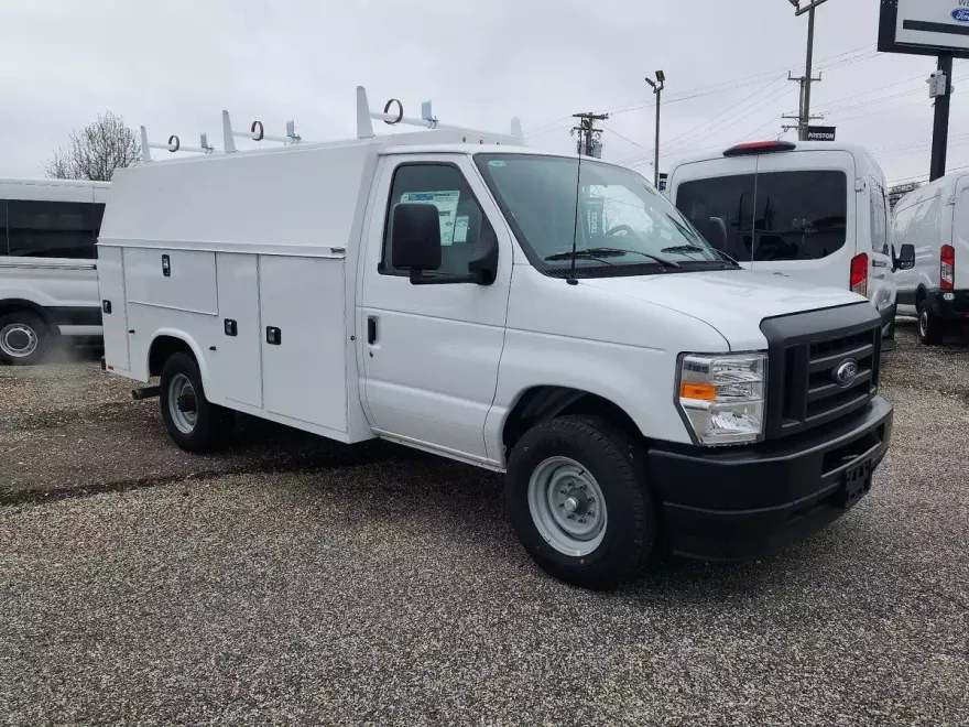 2025 Ford E-350 Base photo 1
