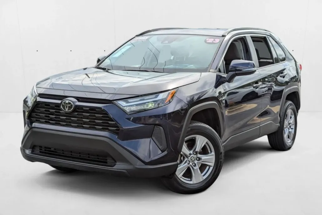 2023 Toyota RAV4 XLE photo 1