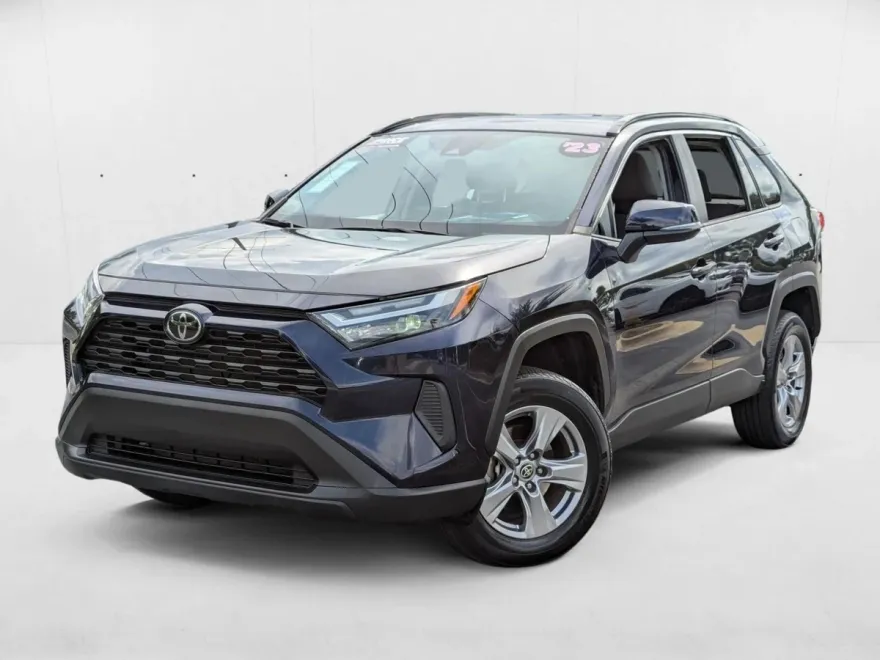 2023 Toyota RAV4 XLE photo 1