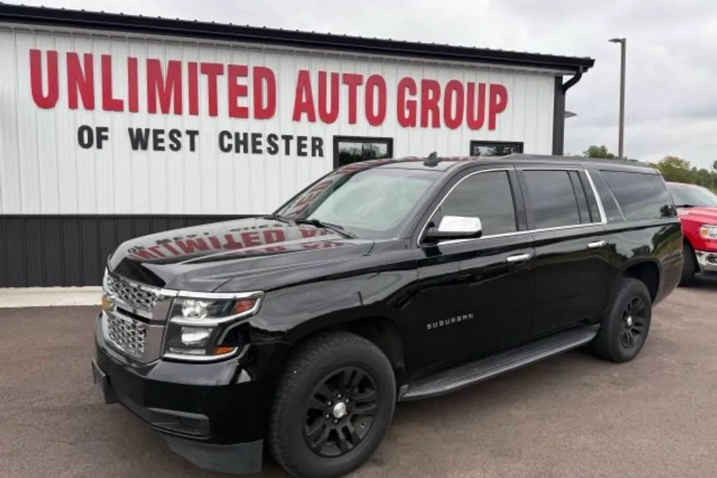 2018 Chevrolet Suburban LT photo 1