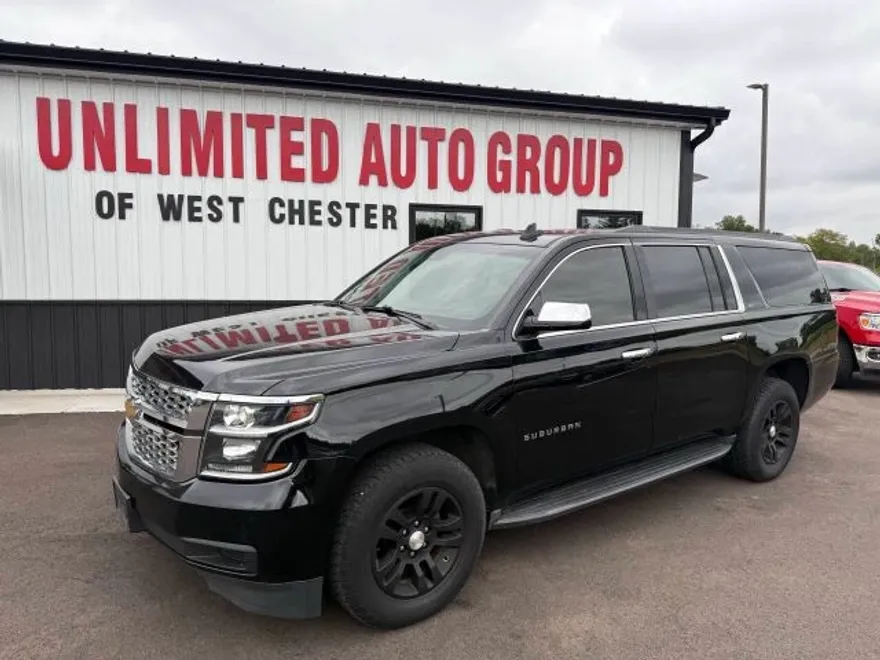 2018 Chevrolet Suburban LT photo 1