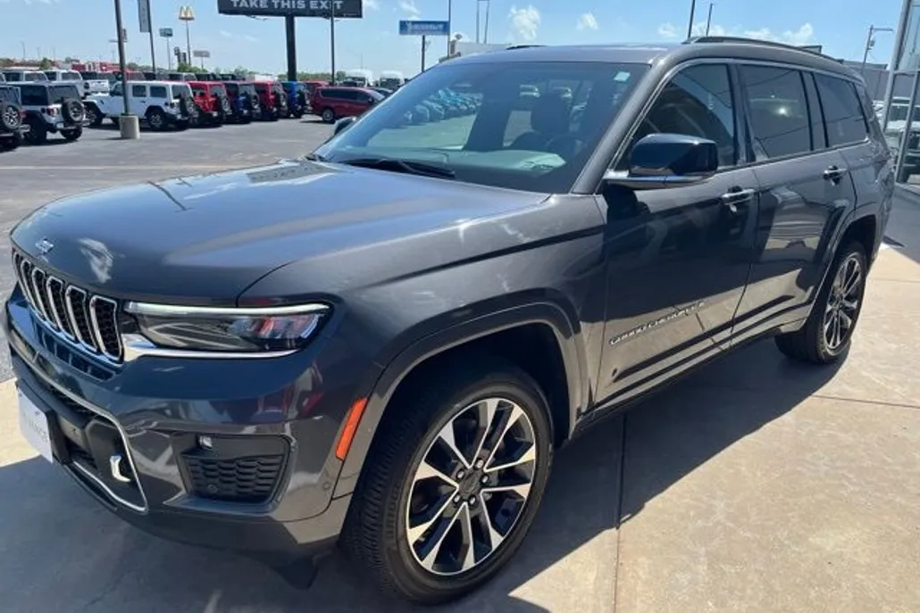 2021 Jeep Grand Cherokee Overland photo 1