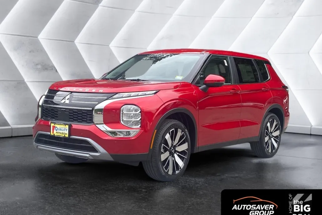 2025 Mitsubishi Outlander SE photo 1