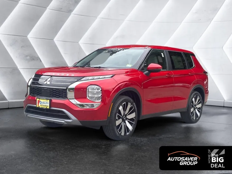 2025 Mitsubishi Outlander SE photo 1
