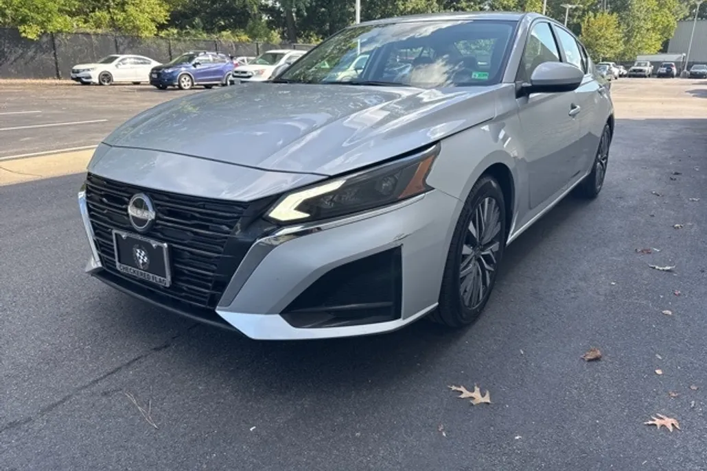 2023 Nissan Altima 2.5 SV photo 1