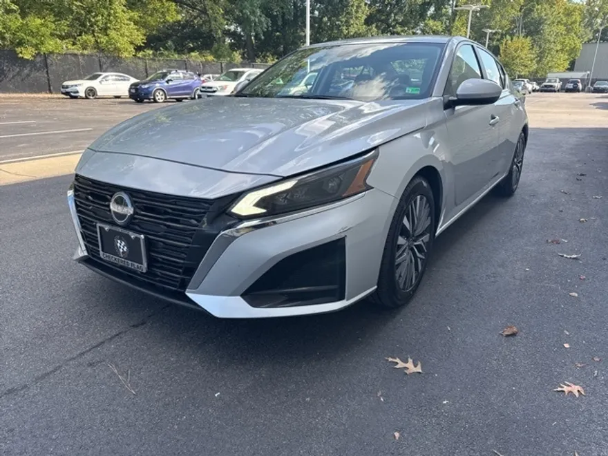 2023 Nissan Altima 2.5 SV photo 1