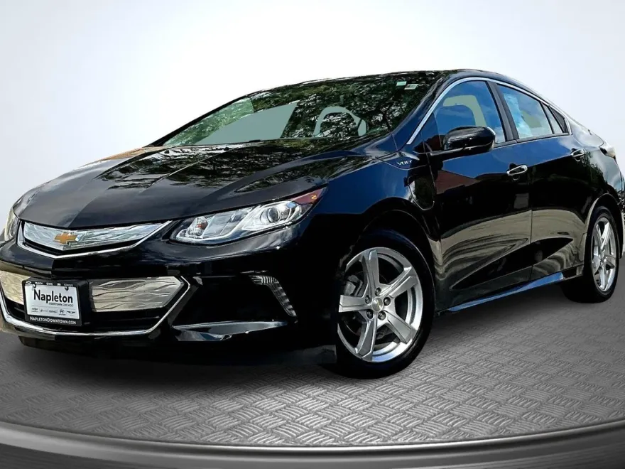 2017 Chevrolet Volt LT photo 1