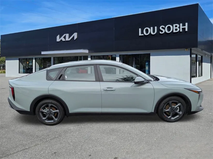 2025 Kia K4 LXS photo 1