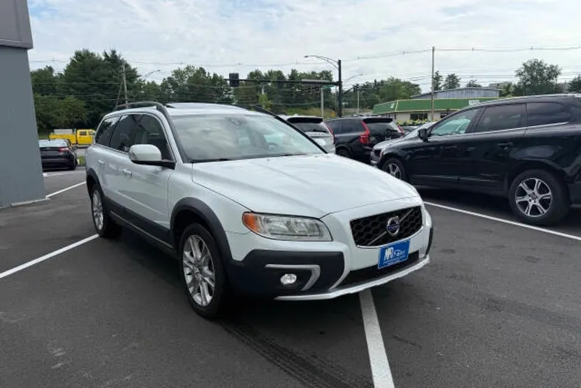 2016 Volvo XC70 Premier photo 1