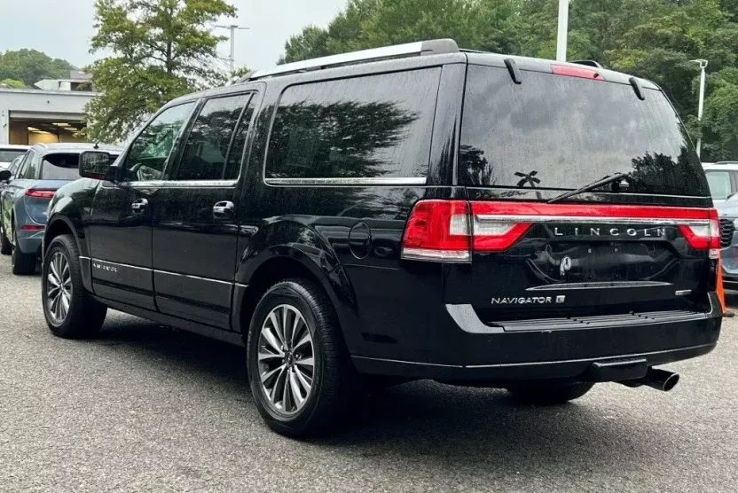 2016 Lincoln Navigator Select photo 1
