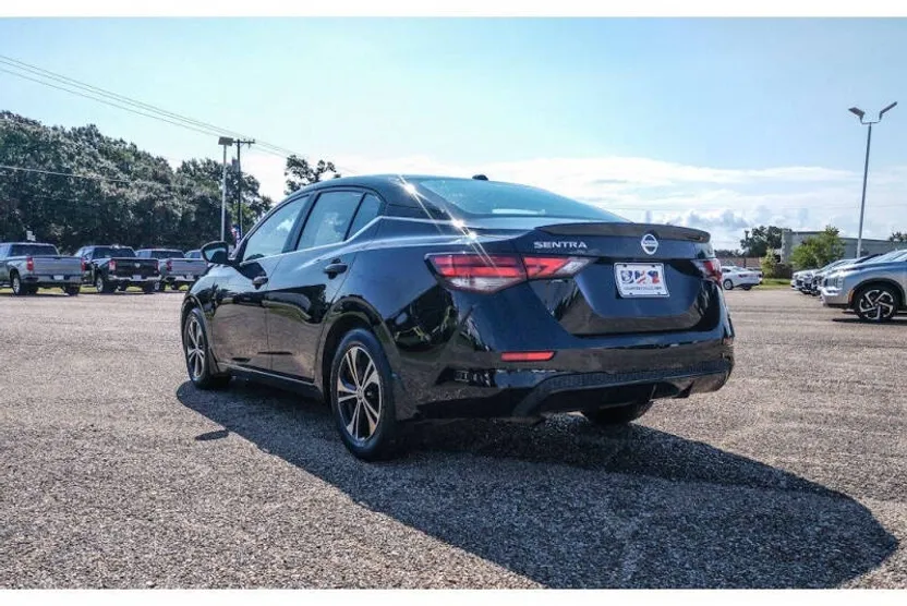2022 Nissan Sentra SV photo 1