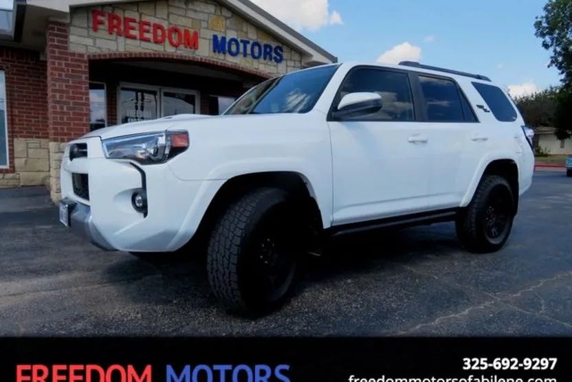 2024 Toyota 4Runner TRD Off-Road photo 1