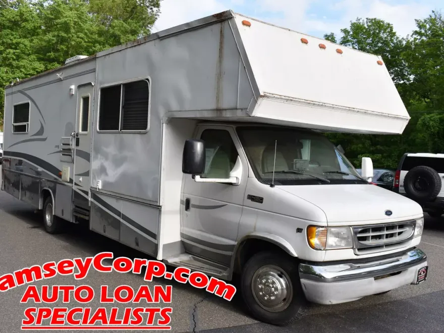 2002 Ford E-450 Cutaway photo 1