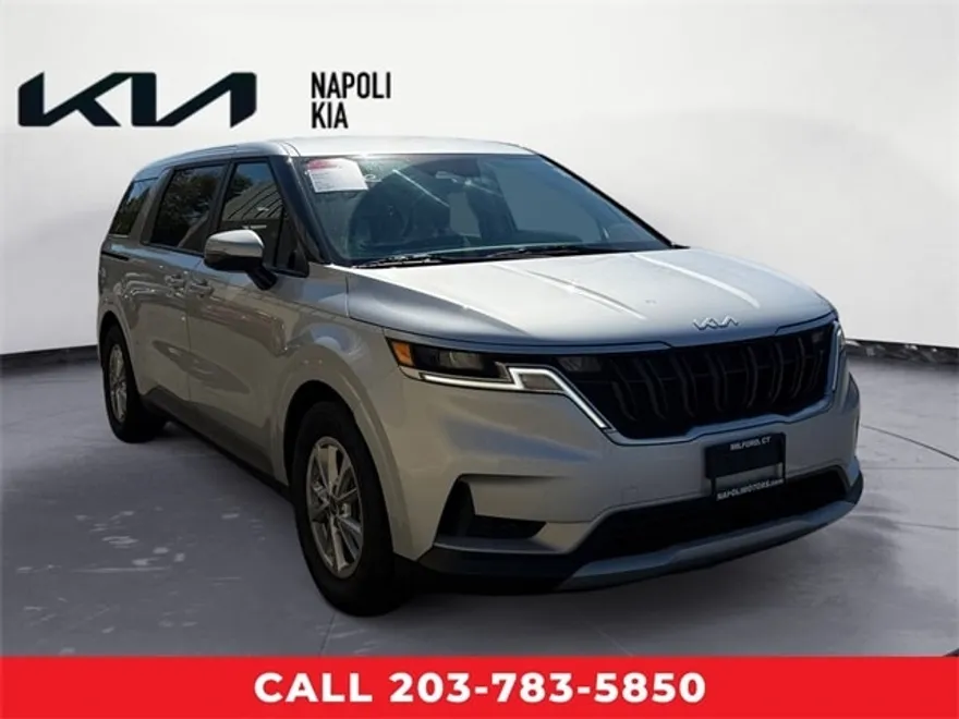2023 Kia Carnival LX photo 1