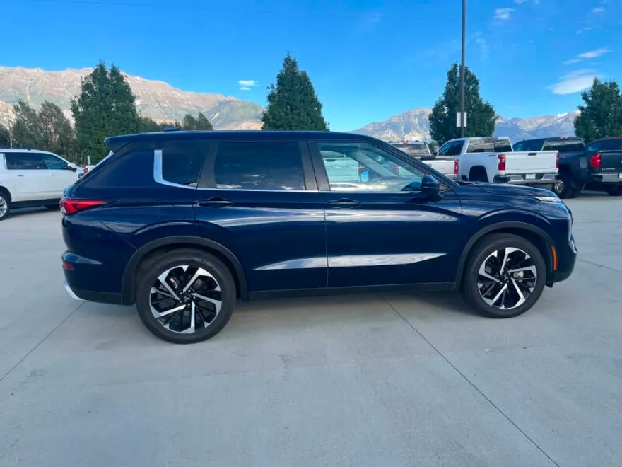 2022 Mitsubishi Outlander SE photo 1