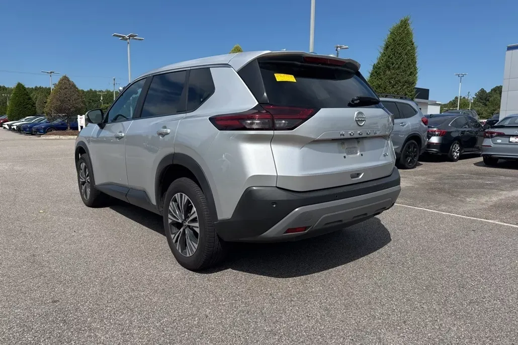 2023 Nissan Rogue SV photo 1