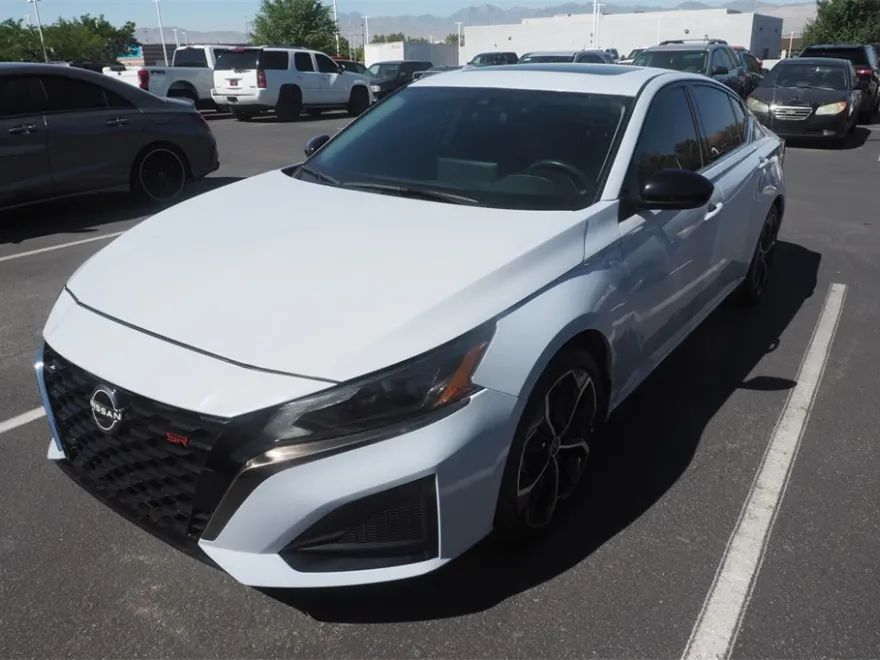 2023 Nissan Altima 2.5 SR photo 1
