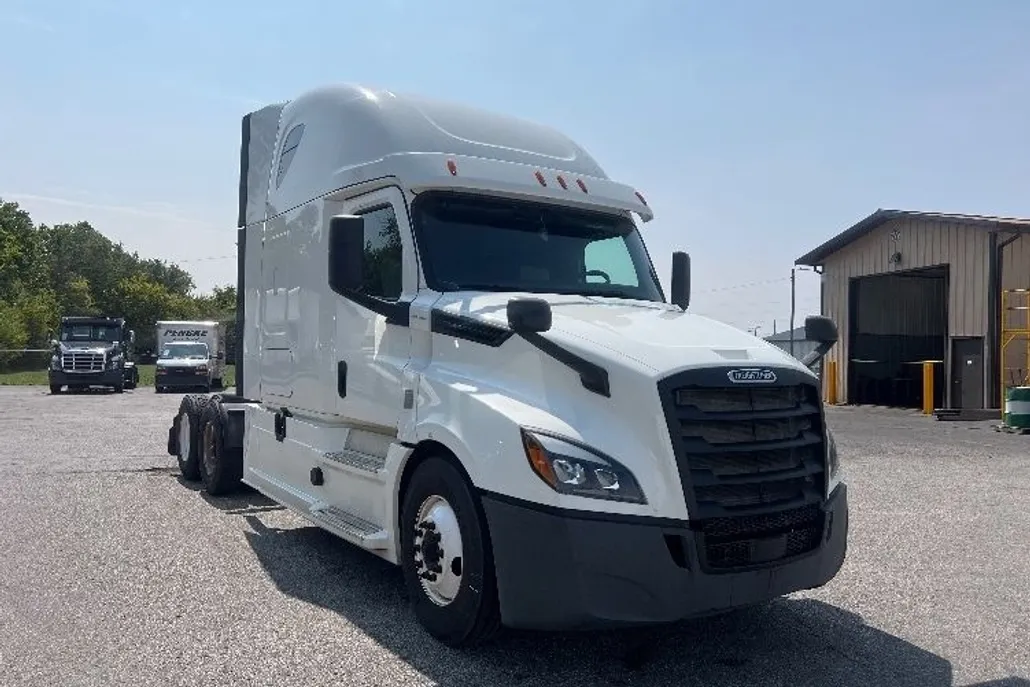 2020 Freightliner Cascadia 126" Sleeper Cab photo 1