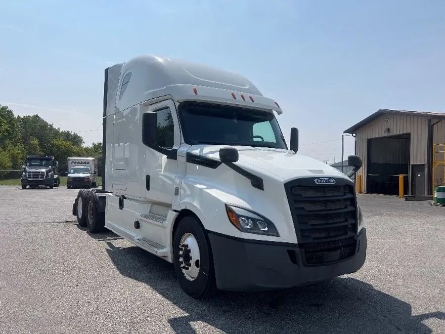 2020 Freightliner Cascadia 126" Sleeper Cab photo 1