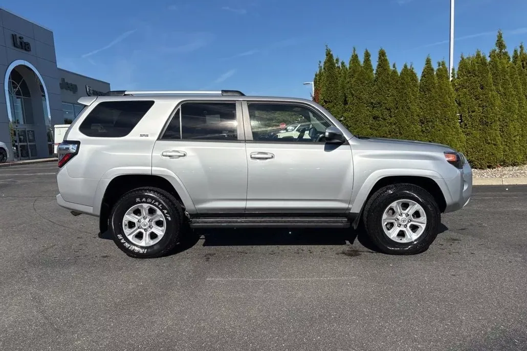 2024 Toyota 4Runner SR5 4WD photo 1