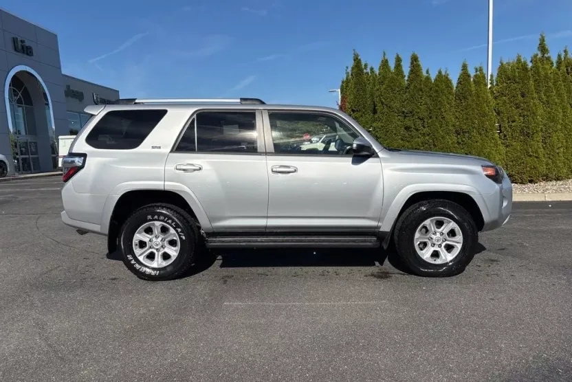 2024 Toyota 4Runner SR5 4WD photo 1