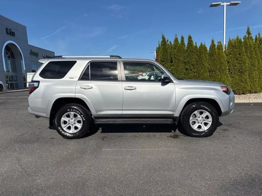2024 Toyota 4Runner SR5 4WD photo 1