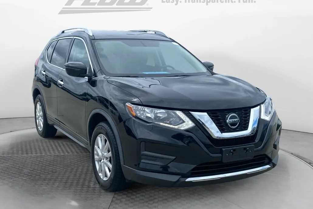 2018 Nissan Rogue SV photo 1