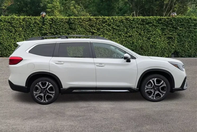 2023 Subaru Ascent Limited photo 1