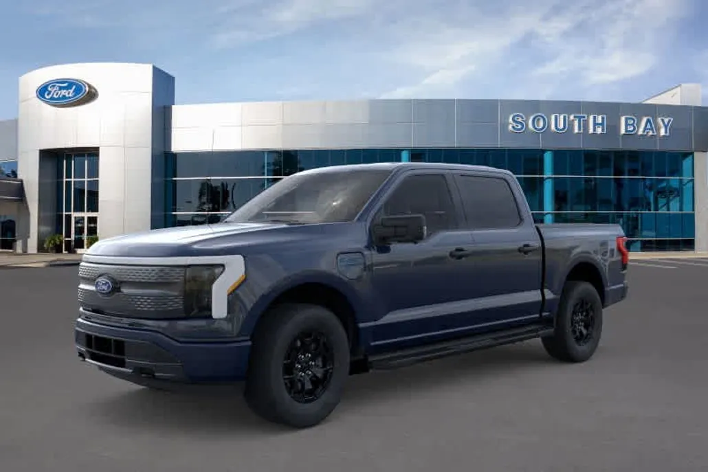 2025 Ford F-150 Lightning XLT photo 1