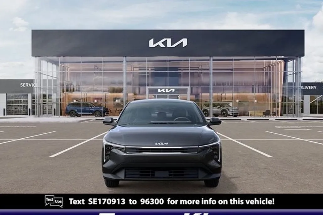 2025 Kia K4 LXS photo 1