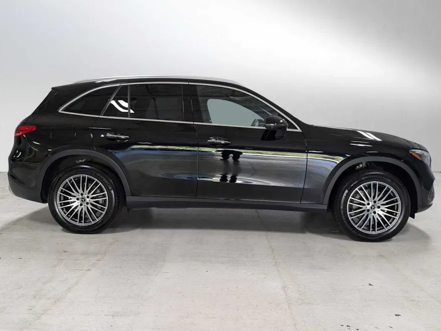 2023 Mercedes Benz GLC 300 4MATIC photo 1