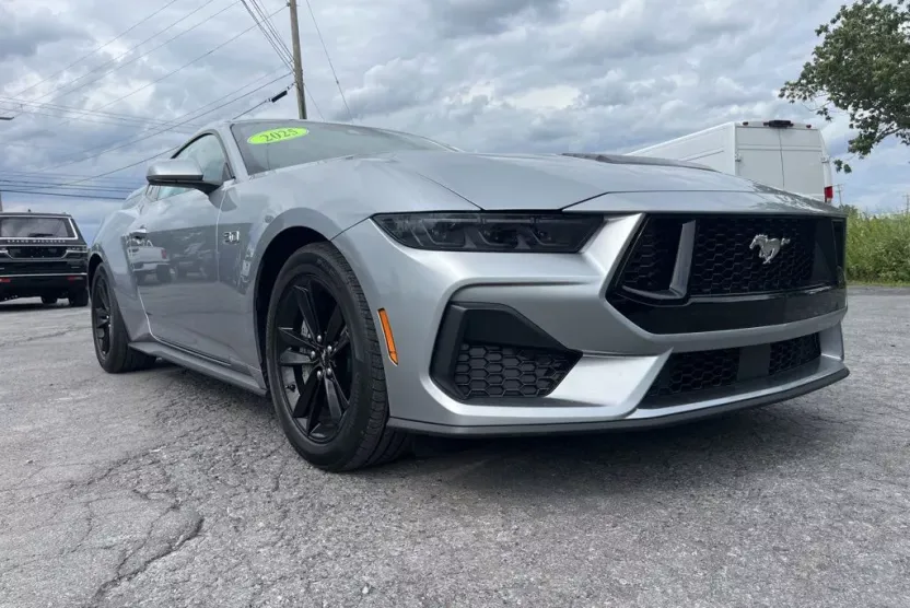 2025 Ford Mustang GT photo 1