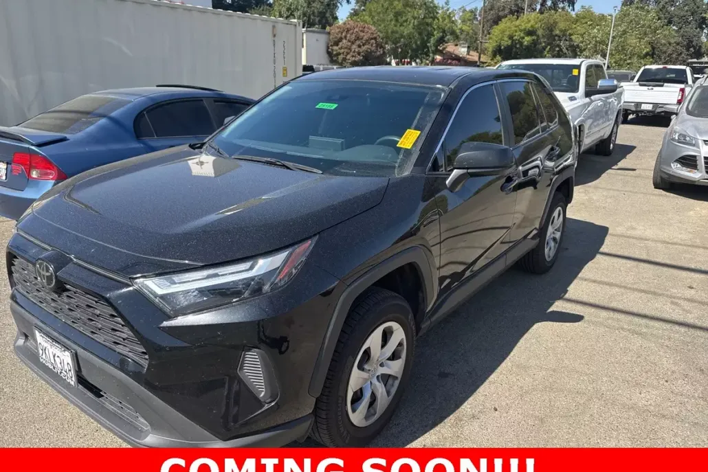 2024 Toyota RAV4 LE photo 1
