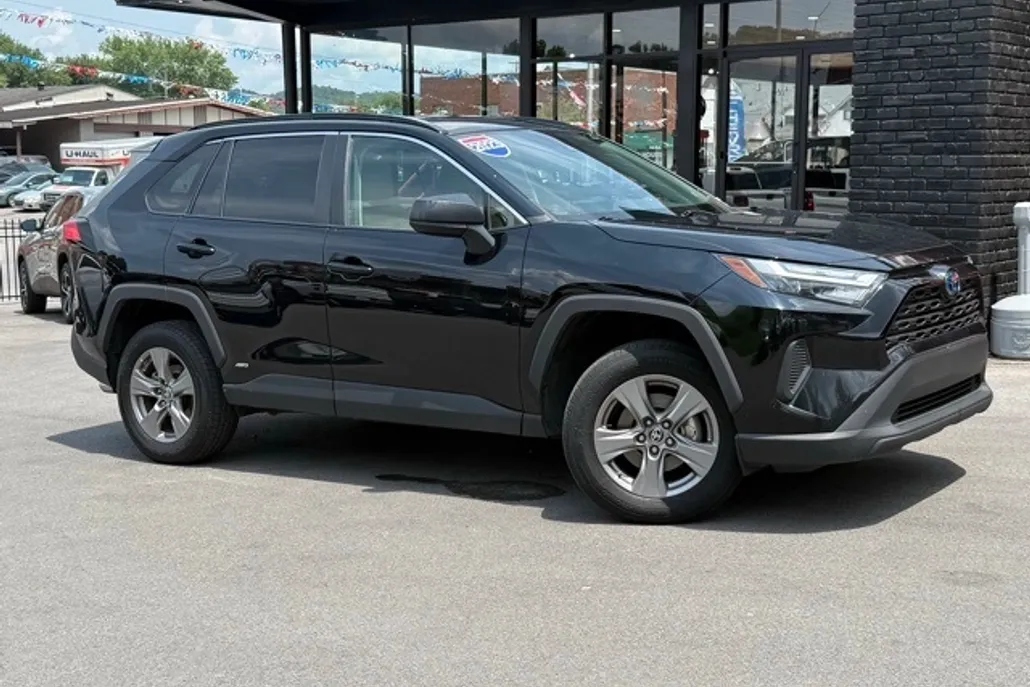 2023 Toyota RAV4 Hybrid LE photo 1