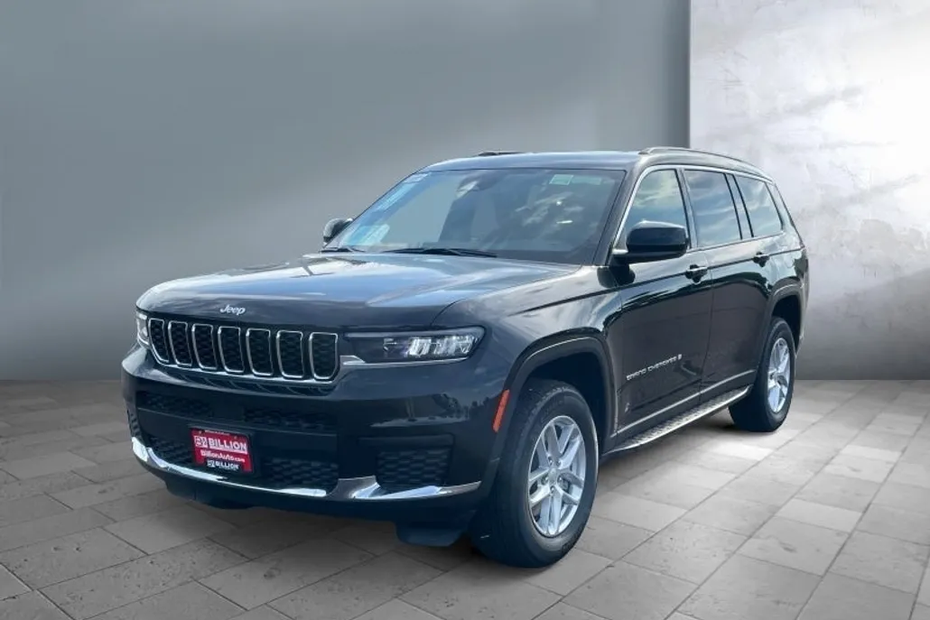2025 Jeep Grand Cherokee Laredo photo 1