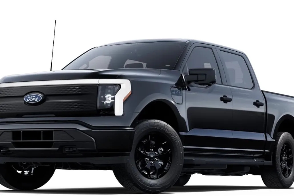 2025 Ford F-150 Lightning XLT photo 1