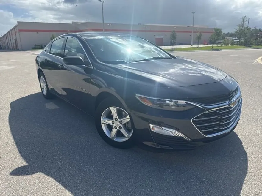 2022 Chevrolet Malibu LS photo 1