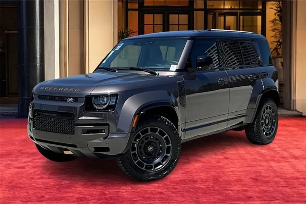 2025 Land Rover Defender 110 photo 1