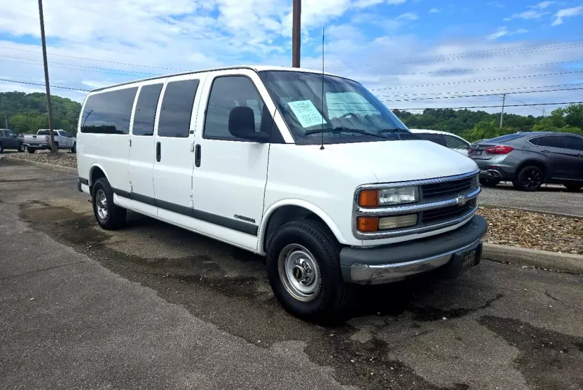2002 Chevrolet Express Van 3500 photo 1